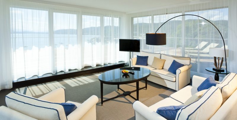 Панорамное окно в квартире – фото в дизайне интерьера