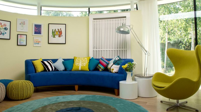 Синий диван в интерьере гостиной - 75 фото лучших вариантов внедрения вдизайн
